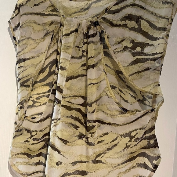 FINAL Touch Tan Zebra striped 🦓  
blouse NWOT - Picture 2 of 11